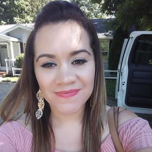 Meet your Posher, Claudia